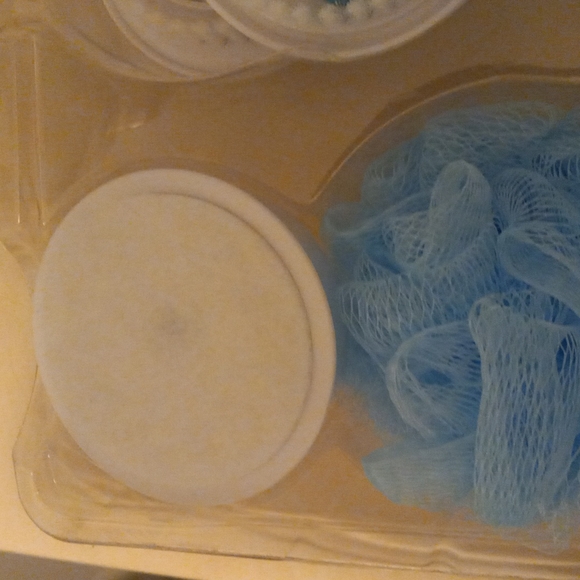 Spinning Spa Brush with 5 attachments - Picture 6 of 9